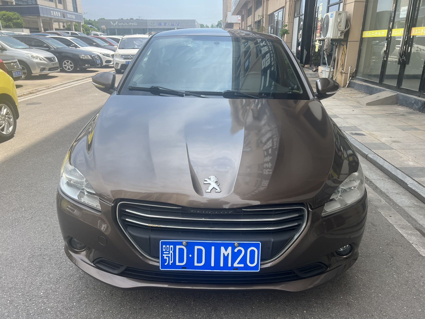 几千块的自动挡，标志301，不多介绍了。...
